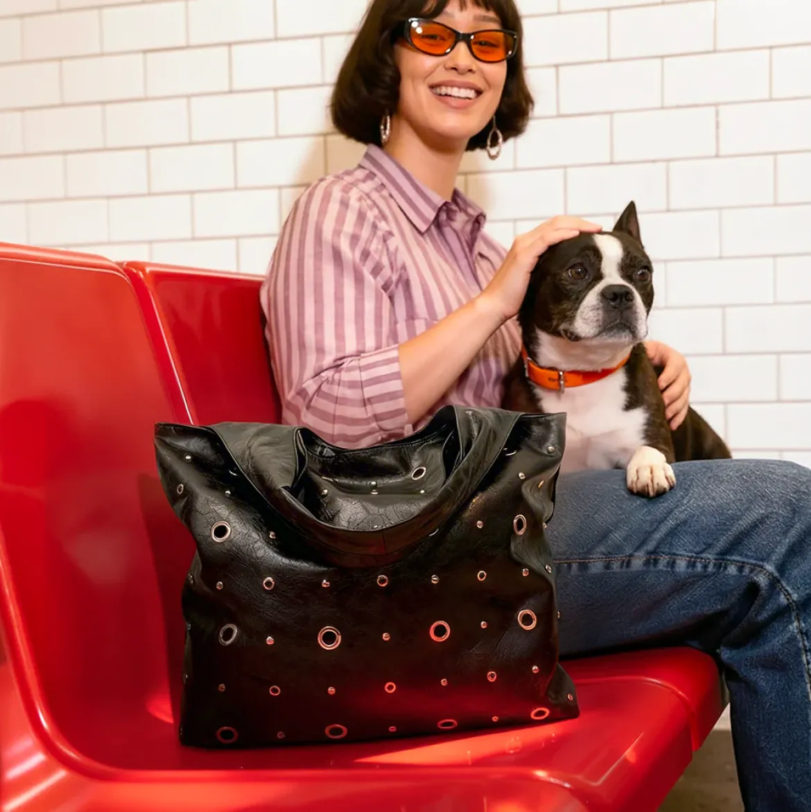 Borsa a spalla nera da Donna con borchie e occhielli Lora Ferres