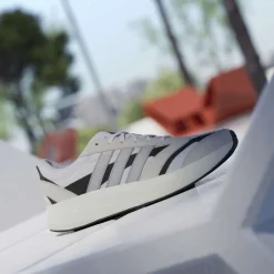 Scarpe bianche da uomo con suola ammortizzata adidas LIGHTSHIFT 2.0