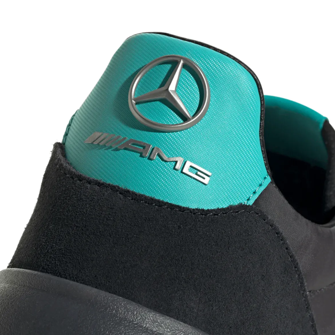 Scarpe Grigie con strisce turchesi adidas x Mercedes-AMG Petronas F1 Team Barreda Decode
