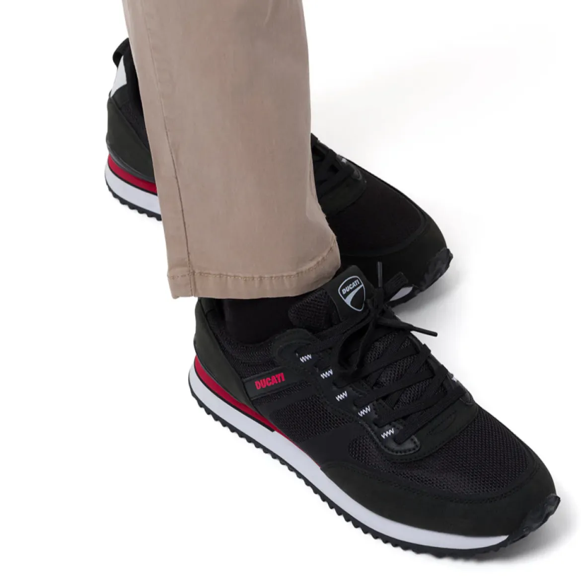 Sneakers casual nere con dettagli rossi da Uomo Ducati