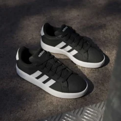 Sneakers da Ragazzo nere con dettagli bianchi adidas Grand Court 3.0
