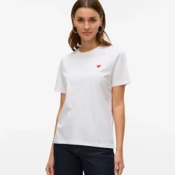 T-shirt girocollo bianca da Donna con dettaglio cuore rosso Vero Moda